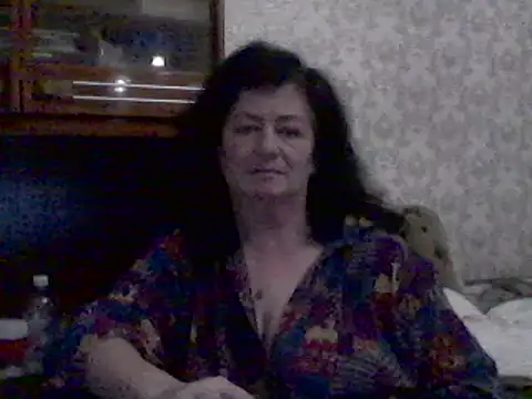 GypsiQueen2 online show from February 2, 2025, 9:34 pm