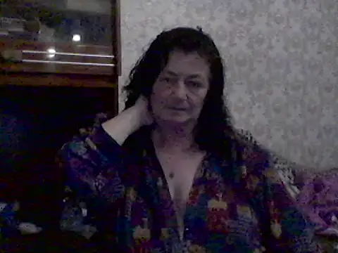 GypsiQueen2 online show from February 3, 2025, 5:46 pm