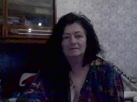 GypsiQueen2 online show from February 4, 2025, 2:32 pm