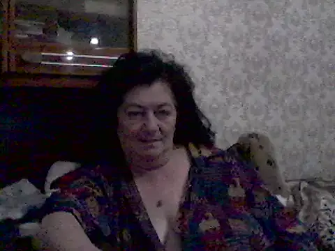 GypsiQueen2 online show from February 4, 2025, 8:38 pm