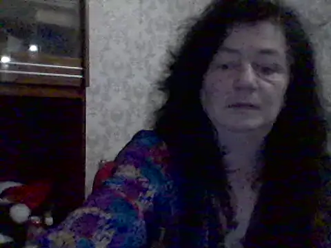 GypsiQueen2 online show from February 5, 2025, 6:04 pm