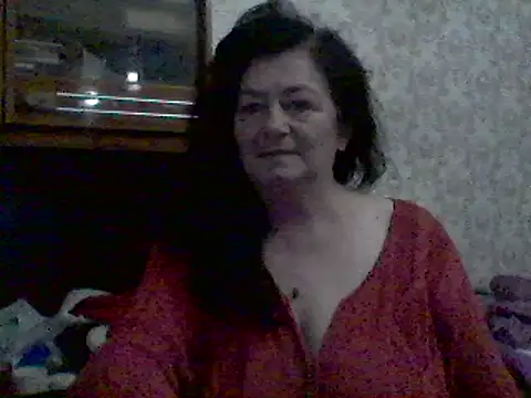 GypsiQueen2 online show from February 6, 2025, 6:46 pm
