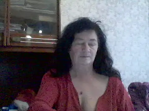 GypsiQueen2 online show from February 15, 2025, 1:16 pm