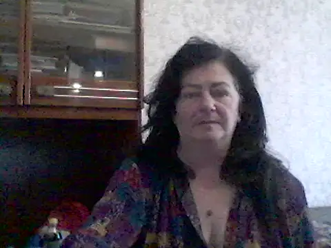 GypsiQueen2 online show from February 18, 2025, 2:06 pm
