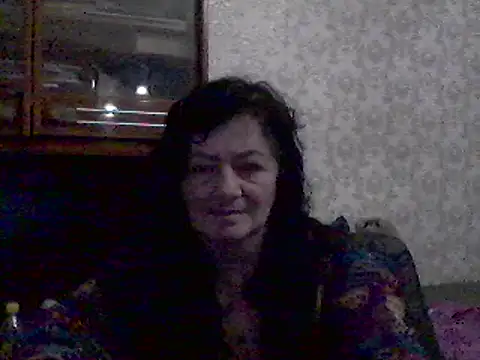 GypsiQueen2 online show from February 18, 2025, 8:25 pm