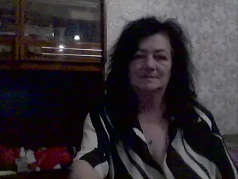GypsiQueen2 online show from March 9, 2025, 8:31 pm