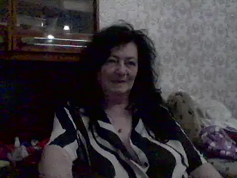GypsiQueen2 online show from March 11, 2025, 11:04 pm