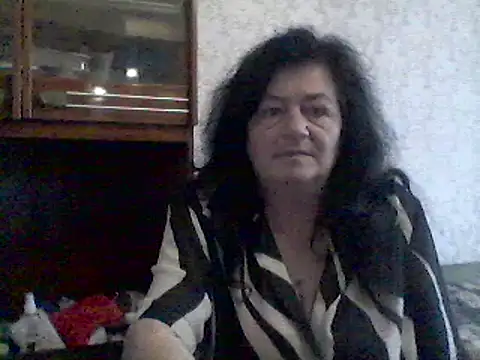 GypsiQueen2 online show from March 12, 2025, 2:23 pm