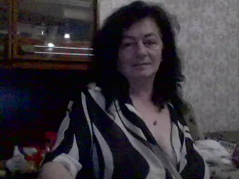 GypsiQueen2 online show from March 12, 2025, 8:31 pm