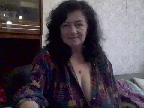 GypsiQueen2 online show from March 16, 2025, 2:11 pm