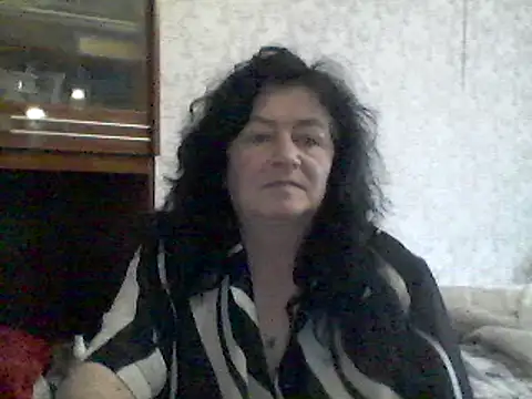 GypsiQueen2 online show from March 17, 2025, 1:29 pm