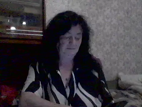 GypsiQueen2 online show from March 17, 2025, 5:05 pm