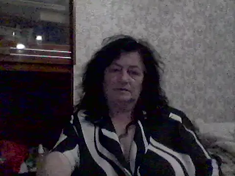 GypsiQueen2 online show from March 17, 2025, 8:09 pm