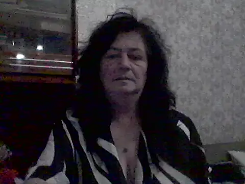 GypsiQueen2 online show from March 18, 2025, 9:21 pm