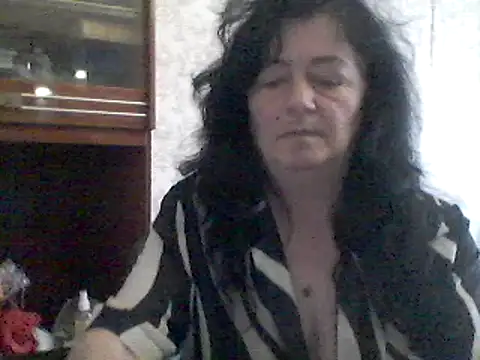 GypsiQueen2 online show from March 19, 2025, 1:18 pm