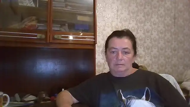 GypsiQueen2 online show from September 11, 2025, 7:03 pm