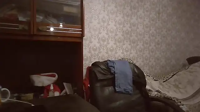 GypsiQueen2 online show from October 2, 2025, 9:00 pm