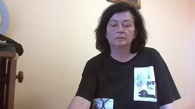 Snapshot of GypsiQueen2 chatting on May 5, 2026, 5:21 pm GypsiQueen2 online show from May 5, 2026, 5:21 pm