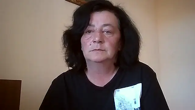 Snapshot of GypsiQueen2 chatting on May 13, 2026, 4:04 pm GypsiQueen2 online show from May 13, 2026, 4:04 pm