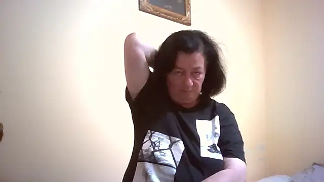 Snapshot of GypsiQueen2 chatting on May 25, 2026, 7:42 pm GypsiQueen2 online show from May 25, 2026, 7:42 pm