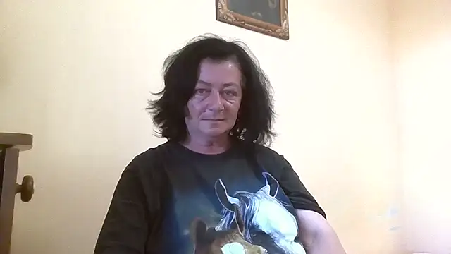Snapshot of GypsiQueen2 chatting on May 27, 2026, 5:21 pm GypsiQueen2 online show from May 27, 2026, 5:21 pm
