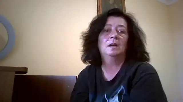 Snapshot of GypsiQueen2 chatting on June 4, 2026, 5:30 pm GypsiQueen2 online show from June 4, 2026, 5:30 pm