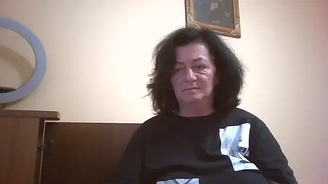 Snapshot of GypsiQueen2 chatting on June 6, 2026, 6:12 pm GypsiQueen2 online show from June 6, 2026, 6:12 pm