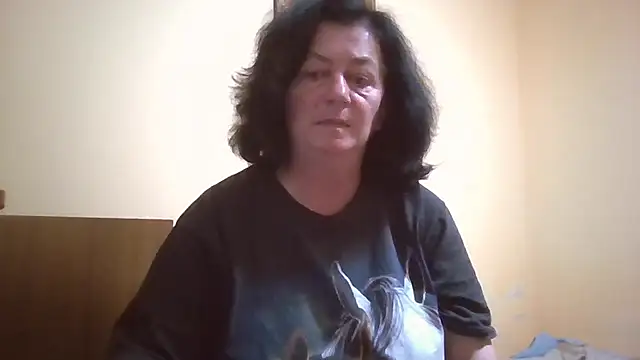 Snapshot of GypsiQueen2 chatting on June 7, 2026, 6:44 pm GypsiQueen2 online show from June 7, 2026, 6:44 pm