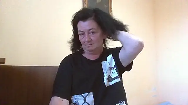 Snapshot of GypsiQueen2 chatting on June 11, 2026, 6:06 pm GypsiQueen2 online show from June 11, 2026, 6:06 pm