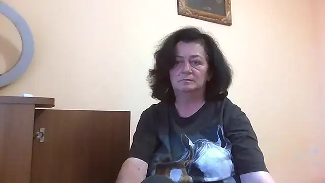 Snapshot of GypsiQueen2 chatting on June 15, 2026, 6:21 pm GypsiQueen2 online show from June 15, 2026, 6:21 pm