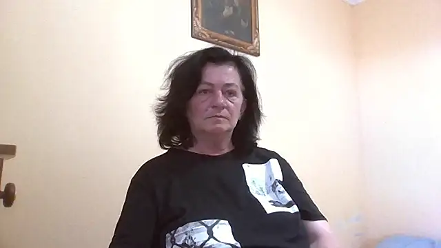 Snapshot of GypsiQueen2 chatting on June 17, 2026, 5:25 pm GypsiQueen2 online show from June 17, 2026, 5:25 pm