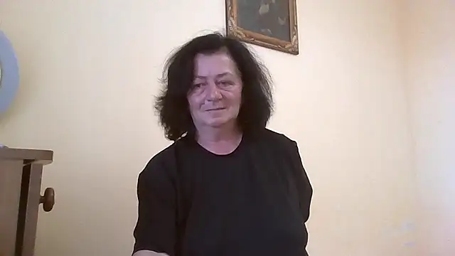 Snapshot of GypsiQueen2 chatting on June 18, 2026, 5:17 pm GypsiQueen2 online show from June 18, 2026, 5:17 pm