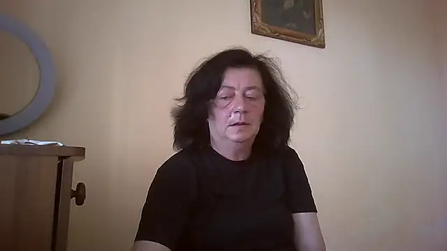 Snapshot of GypsiQueen2 chatting on June 19, 2026, 4:33 pm GypsiQueen2 online show from June 19, 2026, 4:33 pm