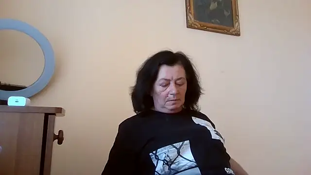 Snapshot of GypsiQueen2 chatting on June 21, 2026, 11:46 am GypsiQueen2 online show from June 21, 2026, 11:46 am