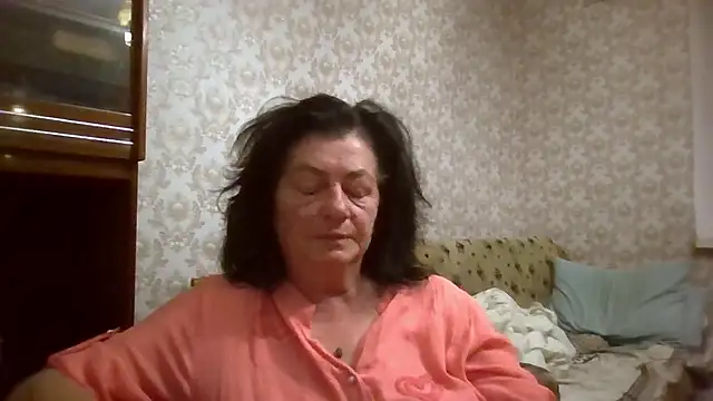 Snapshot of GypsiQueen2 chatting on June 27, 2026, 12:37 am GypsiQueen2 online show from June 27, 2026, 12:37 am