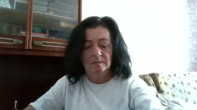 Snapshot of GypsiQueen2 chatting on June 29, 2026, 10:15 am GypsiQueen2 online show from June 29, 2026, 10:15 am