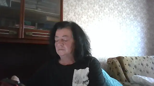 Snapshot of GypsiQueen2 chatting on July 1, 2026, 5:53 am GypsiQueen2 online show from July 1, 2026, 5:53 am