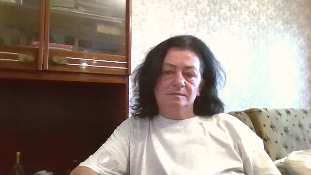 Snapshot of GypsiQueen2 chatting on July 2, 2026, 3:23 am GypsiQueen2 online show from July 2, 2026, 3:23 am