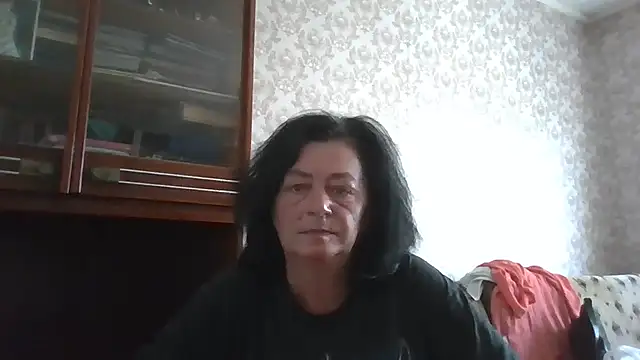 Snapshot of GypsiQueen2 chatting on July 3, 2026, 6:09 am GypsiQueen2 online show from July 3, 2026, 6:09 am