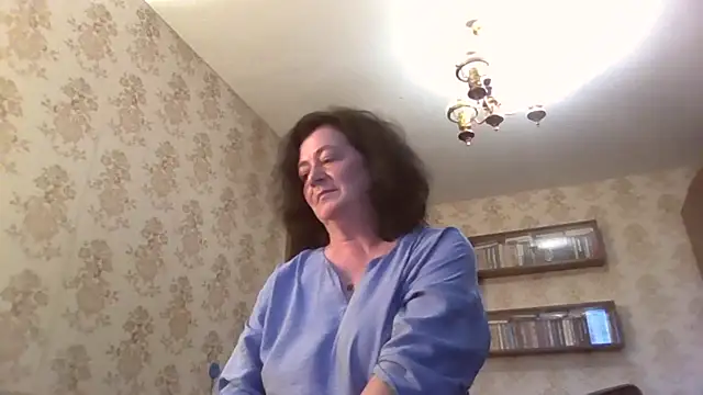 Snapshot of GypsiQueen2 chatting on July 7, 2026, 4:55 pm GypsiQueen2 online show from July 7, 2026, 4:55 pm
