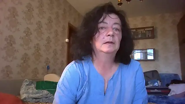 Snapshot of GypsiQueen2 chatting on July 8, 2026, 5:01 am GypsiQueen2 online show from July 8, 2026, 5:01 am