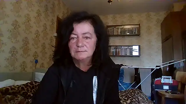 Snapshot of GypsiQueen2 chatting on July 11, 2026, 7:55 am GypsiQueen2 online show from July 11, 2026, 7:55 am