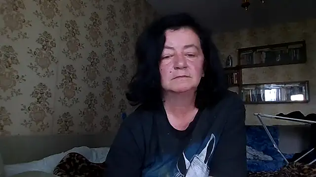 Snapshot of GypsiQueen2 chatting on July 12, 2026, 6:26 am GypsiQueen2 online show from July 12, 2026, 6:26 am