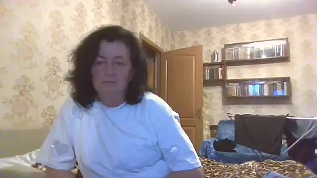 Snapshot of GypsiQueen2 chatting on July 12, 2026, 6:32 pm GypsiQueen2 online show from July 12, 2026, 6:32 pm