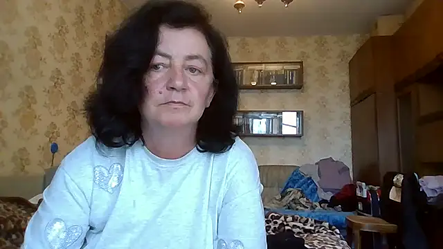 Snapshot of GypsiQueen2 chatting on July 14, 2026, 10:21 am GypsiQueen2 online show from July 14, 2026, 10:21 am