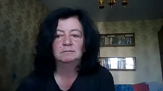 Snapshot of GypsiQueen2 chatting on July 16, 2026, 6:19 am GypsiQueen2 online show from July 16, 2026, 6:19 am