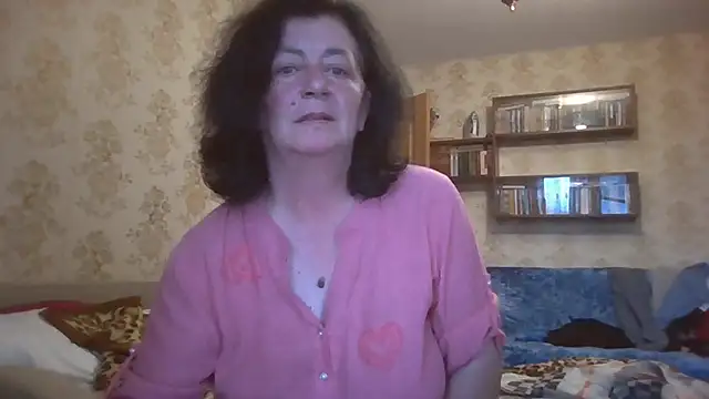 Snapshot of GypsiQueen2 chatting on July 16, 2026, 6:25 pm GypsiQueen2 online show from July 16, 2026, 6:25 pm