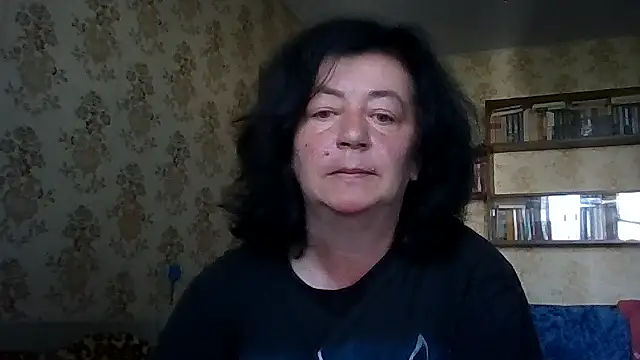 Snapshot of GypsiQueen2 chatting on July 17, 2026, 6:42 am GypsiQueen2 online show from July 17, 2026, 6:42 am