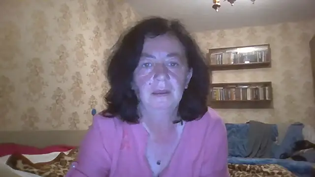 Snapshot of GypsiQueen2 chatting on July 18, 2026, 8:01 pm GypsiQueen2 online show from July 18, 2026, 8:01 pm