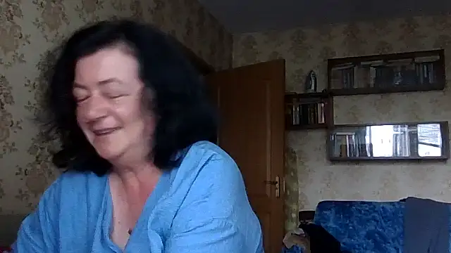 Snapshot of GypsiQueen2 chatting on July 19, 2026, 8:07 am GypsiQueen2 online show from July 19, 2026, 8:07 am